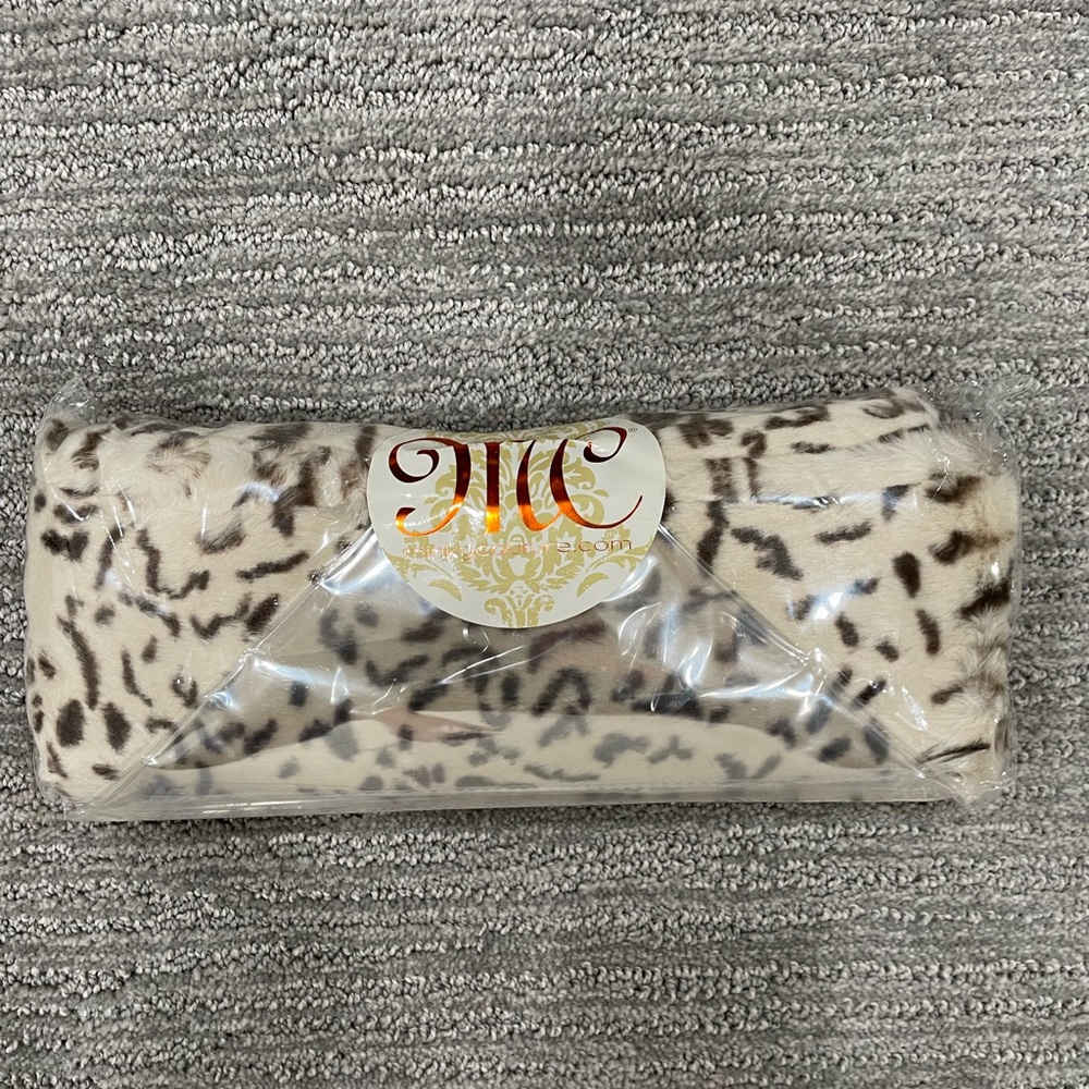 NIB Minky Couture animal print scarf